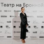 Yana Koshkina Instagram - Завтра, в театре на @mbronnaya играем «Дядю Лёву». А 12 и 23 февраля «Бесы Достоевского». Приходите🎭 Вообще интересно, какие спектакли вы посоветуете посмотреть? Какие театральные постановки произвели на вас впечатление?🤔