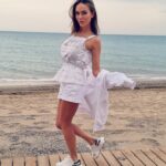 Yana Koshkina Instagram – Продолжаю рубрику «нет фотошопу»🤪🔫 Или хватит мне уже быть такой «смелой»?😂
Какую фотку выбираем лучшей?) 
Фотограф: мама Марго