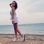 Yana Koshkina Instagram – Продолжаю рубрику «нет фотошопу»🤪🔫 Или хватит мне уже быть такой «смелой»?😂
Какую фотку выбираем лучшей?) 
Фотограф: мама Марго