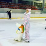 Yana Koshkina Instagram - Признаюсь, на четверном акселе у меня пока не всегда чистое приземление, поэтому рано им хвастаться… Выкладываю то, что стабильно! Ну и конечно же, продолжаем активно готовится к олимпийскому сезону!🥇💪🏼 #БыстрееВышеСильнее