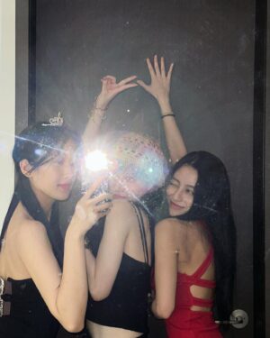 Yang Hye-ji Instagram - 🌙🖤