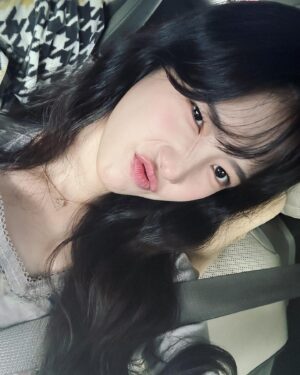 Yang Hye-ji Instagram - 오늘도 악귀 🖤