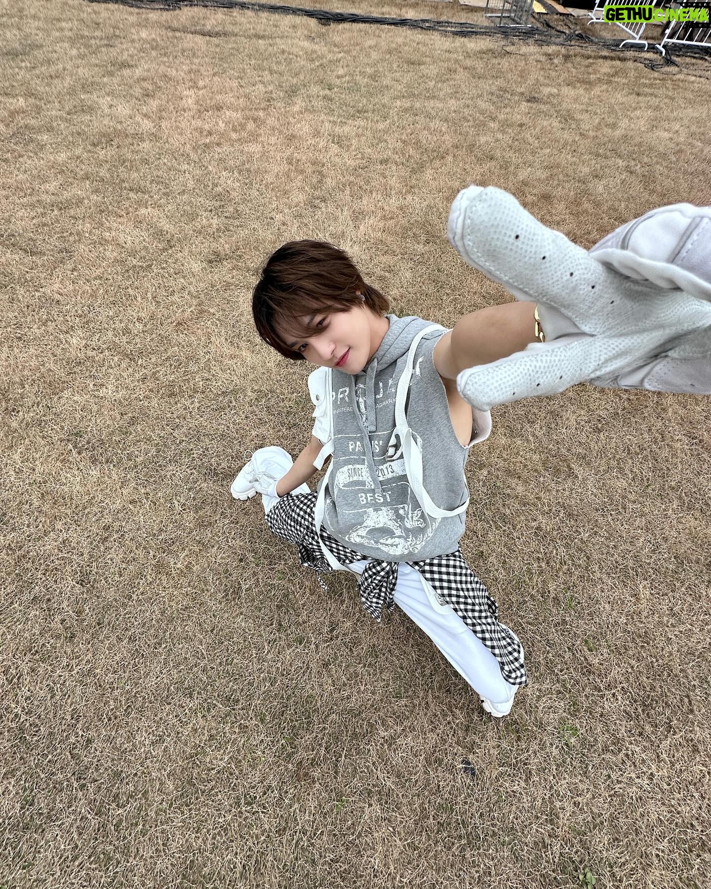 Yangyang Instagram - Nothing is impossible.. I M possible 🤘🤘❤️