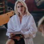 Yanina Studilina Instagram - 🎭 Премьера за Премьерой 🎥 Не успела еще выдохнуть от Премьеры Волки и овцы в Театре, а тут пришла новость, которой признаться я ждала давно - с сегодняшнего дня на телеканале СТС стартуют «Сестры» второй сезон! Мы с Леной ждем Вас у экранов телевизоров в 19:30 и надеемся, что второй сезон вам зайдёт не меньше чем первый!