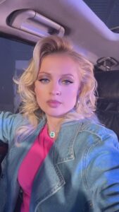Yanina Studilina Instagram - Привет из 90-х 🎥 как думаете , что снимаем ?