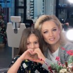 Yanina Studilina Instagram - Как мы готовились к Дню Рождения Анечки в @burobeauty ❤️💇🏼‍♀️💅🏻 @olgakniazeva_76