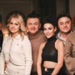 Yanina Studilina Instagram - Что делать если секс уже не тот, что раньше? Как добавить огонька в потухшие отношения? Об этом вы все узнаете 25 апреля, посмотрев фильм 🍿 «Неприличные гости». В центре сюжета — Виктор и Ольга, пребывающие в долгом браке, который утомил обоих. Они внесли долгожданный последний взнос по ипотеке, так что кажется, что теперь у них есть возможность радоваться жизнью в собственном жилье, однако их покой нарушает страстная пара, поселившаяся по соседству за тонкими стенами. Вскоре соседи приходят в гости, делая им интригующее интимное предложение. Уверена, будет очень смешно и Вам понравится! #неприличныегости #премьера