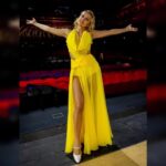 Yanina Studilina Instagram - Весь мир - театр, а люди в нем актеры смысл. Олег Павлович Табаков говорил, что единственное место, где еще сохранилось чудо, это театр. И я с ним абсолютно согласна. Начиная с 1961 года, 27 марта по всему миру отмечают день театра отмечают. Это профессиональный праздник актеров, режиссеров, светотехников и звукоинженеров, гримеров, театральных художников, даже гардеробщиков и билетеров. Хочу поздравить всех коллег, всю нашу большую театральную семью с этим днем! Жду всех на мои любимые спектакли в Театр на Малой Ордынке 🎭 29 марта «Маяковский» 31 марта «Волки и Овцы» 2 апреля гастроли Астрахань «Человек Амфибия» 6 апреля «Волки и Овцы» 7 апреля в 18.00 «Маленький принц» 8 апреля «Маяковский» 12 ‼️ премьера ‼️ «Ночь Нежна» 2.0 14 апреля в 18.00 «Человек Амфибия» 18 апреля «Волки и Овцы» 19 ‼️премьера ‼️ «Ночь Нежна» 2.0 И это не все ))) проверяйте на сайте нашего Театра