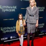 Yanina Studilina Instagram - Сходили с Аней на Премьеру мультика «Кентервильское привидение» 👯‍♀️ Но это не главное: все самое интересное было ДО. В общем: мы собрались сходить на Премьеру. Первая совместная красная дорожка дело ответственное, записались вместе на мейк и укладку в любимый @burobeauty . НО перекрыли новый арбат и Кутузовский! Совсем! Наглухо! Мы решили дойти пешком до салона и не зря 🤪 А далее пришлось опешиться и бегом в Метро, чтобы все успеть! И успели! Вбежали в кинотеатр, а там…сосиски в тесте! И куча детских блогеров)))) Классная озвучка от @garikkharlamov и @marina_phedunkiv и @milana_nekrasova_ , в общем must see! 💄 @burobeauty 📸 @molchanovsky_alexei @ugolphoto