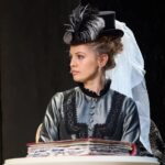 Yanina Studilina Instagram - 🎭Моя театральная жизнь началась с похода на спектакль «Доходное место» Островского, в котором играли Евгений Герасимов и Анна Большова. И тогда я поняла, что очень хочу сыграть что-то подобное, однажды!🎭 🐺И вот этот момент настал - 1,2 и 9 марта на сцене Театра на Малой Ордынке состоялась Премьера спектакля «Волки и овцы», где я играю роль вдовы Евлампии Купавиной, вокруг которой разворачивается основной сюжет, а рядом со мной и Евгений Владимирович и Анна Большова 🐑 👗 У меня такие красивые платья, у нас такие интересные декорации, много юмора и мои потрясающие партнеры во главе с нашим художественным руководителем 👏 Могу много и долго рассказывать как мне нравится играть этот спектакль, но лучше один раз увидеть, чем 100 раз услышать! Поэтому приходите, мы ждем Вас! 20,31 марта 🎭. #премьера #волкииовцы #островский 📷 @__sergius_