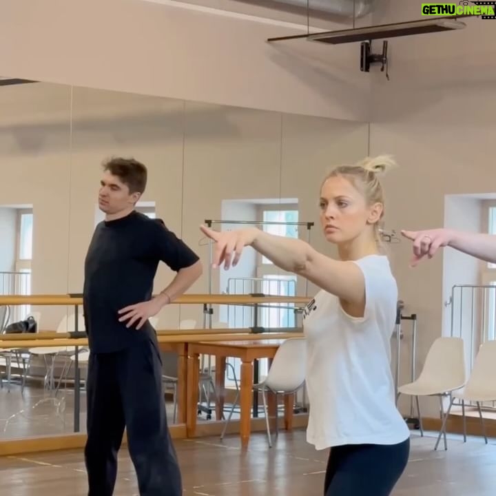 Yanina Studilina Instagram - Каждая премьера - это новый вызов, новые эмоции! До премьеры спектакля «Ночь Нежна» по роману Ф. Фицджеральда осталось 2 дня! Каждый день: вокал, танцы, репетиции. Хотим вас порадовать еще один красивым спектаклем. Решила поделиться с вами нашими репетициями 💃 Поздравляю победителей @__nina_yudina__ @kirillina_tm @tatiana19830610 @nata.photo.journalist с вами свяжутся и расскажут как забрать пригласительные билеты на 12,19 апреля! До встречи ✌️ #премьера #театр #ночьнежна #фицджералд