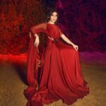 Yara Instagram - أشوفك في عيوني غير … غلاك أكبَر من التّعبير ❤️‍🔥🎶 Dressed by: @maison7dubai @eli.thelabel ❣️ Jewlery: My collection #LoveMeLoveMeNot 🌼 @samrajewellery Contact lens: My collection “ Lilium Hazel” @samacontactlens 👁 Photographer: @zobiansaadofficiall #Yara | #يارا
