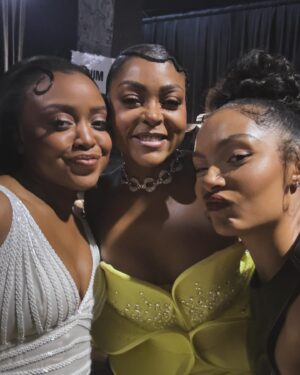 Yara Shahidi Instagram - 🎬🎞️THE IMAGE AWARDS 🎬🎞️ 
Tonight was such a beautiful celebration of our art and culture and I’m honored to have been nominated for #sittinginbarswithcake 🤎 Grateful for the space to come together and pour into one another @naacpimageawards ⭐️