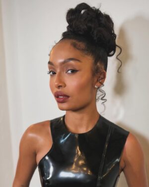 Yara Shahidi Instagram - 🎬🎞️THE IMAGE AWARDS 🎬🎞️ 
Tonight was such a beautiful celebration of our art and culture and I’m honored to have been nominated for #sittinginbarswithcake 🤎 Grateful for the space to come together and pour into one another @naacpimageawards ⭐️