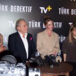 Yasemin Kay Allen Instagram - Türk Dedektif, bugünden itibaren TV ’ta yayında! Hayatımın en güzel günlerinden birinde yanımda olmuş ve mutluluğumu arşa çıkaran güzel insanlar, hepinize teşekkür ederim. @aycacinkitaskardes @nakdas @tugceonyil @yasareyyubi @feritbelli ♥️🥹