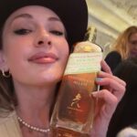 Yasemin Kay Allen Instagram - Just had the most wonderful few days in Scotland with the absolute best group of people. Thanks to @diageo @johnniewalker but specifically @yontem15 and @oyaolja and @selencarhoglu ❤️ Kelimeler kifayetsizzz 😍