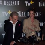 Yasemin Kay Allen Instagram - Türk Dedektif, bugünden itibaren TV ’ta yayında! Hayatımın en güzel günlerinden birinde yanımda olmuş ve mutluluğumu arşa çıkaran güzel insanlar, hepinize teşekkür ederim. @aycacinkitaskardes @nakdas @tugceonyil @yasareyyubi @feritbelli ♥️🥹