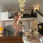 Yasemin Kay Allen Instagram - 🌞 🍾 💋