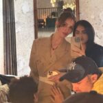 Yasemin Kay Allen Instagram - Türk Dedektif, bugünden itibaren TV ’ta yayında! Hayatımın en güzel günlerinden birinde yanımda olmuş ve mutluluğumu arşa çıkaran güzel insanlar, hepinize teşekkür ederim. @aycacinkitaskardes @nakdas @tugceonyil @yasareyyubi @feritbelli ♥️🥹