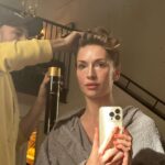 Yasemin Kay Allen Instagram - Türk Dedektif, bugünden itibaren TV ’ta yayında! Hayatımın en güzel günlerinden birinde yanımda olmuş ve mutluluğumu arşa çıkaran güzel insanlar, hepinize teşekkür ederim. @aycacinkitaskardes @nakdas @tugceonyil @yasareyyubi @feritbelli ♥️🥹