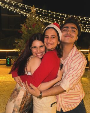 Yashaswini Dayama Instagram - Happy Christmas, Harry! 🥰
❄️❤️💫🧿🎄🎁
Thank you @priyaaa24 for this cute party! 😙