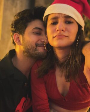 Yashaswini Dayama Instagram - Happy Christmas, Harry! 🥰
❄️❤️💫🧿🎄🎁
Thank you @priyaaa24 for this cute party! 😙