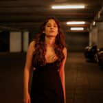 Yashaswini Dayama Instagram - ❤️‍🔥 . Shot by: @adhyan96 Styled by: @sanooriii Makeup : @makeupbyjanak Hair : @suju_blessed Manager and vibe setter- @sanchitaagnihotri . . #portraits #portraitphotography #parkinggarage #parkinglot #flare #fiery #photography