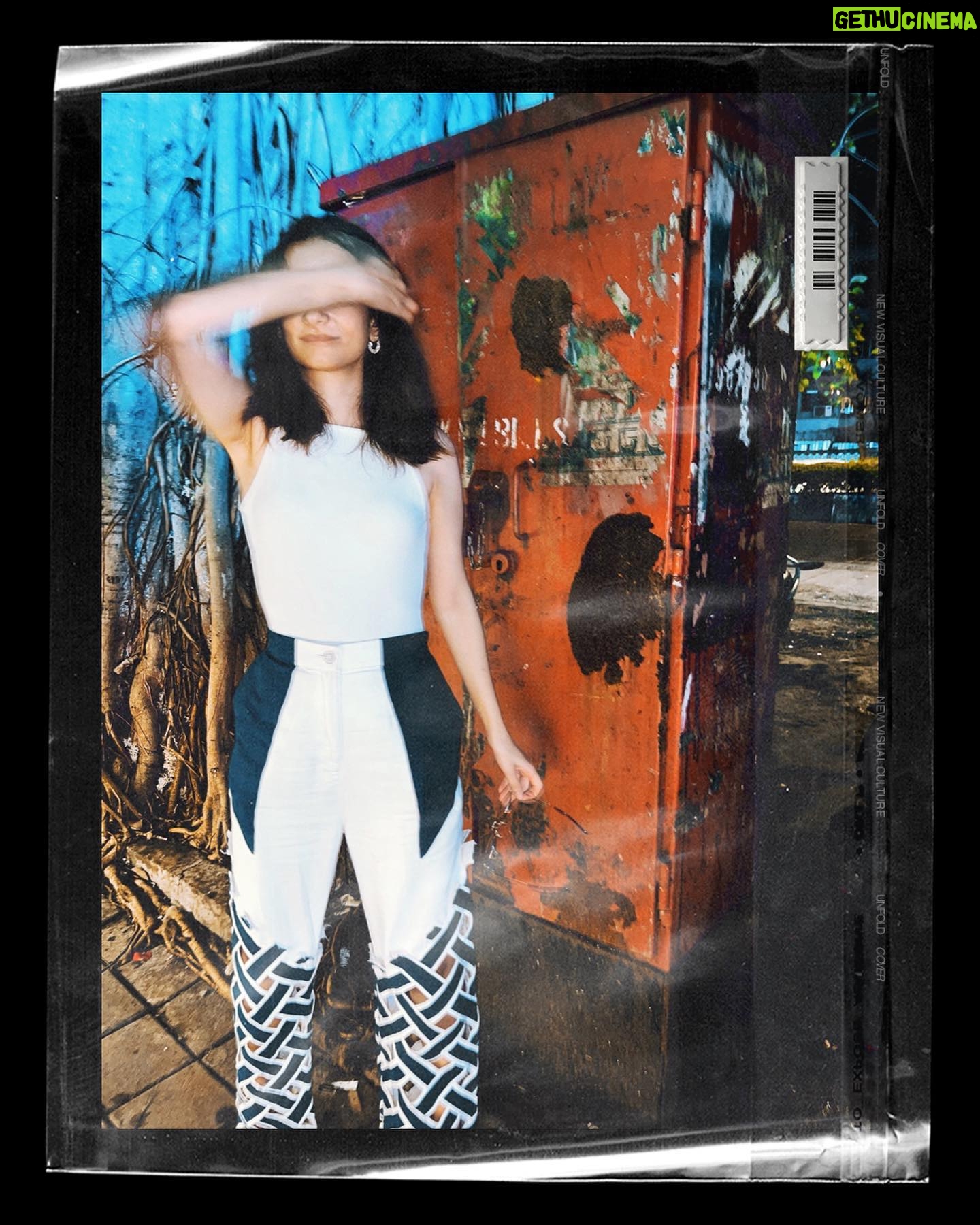 Yashaswini Dayama Instagram - Kool Kid is me🤙🏼 PS: #delhicrimeseason2 is streaming on @netflix_in NOW . . 🤳@taarukraina Styled by @sanooriii wearing @dropshopdaily @betweenculture #instagood #streetstyle #streetphotography