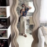 Yashaswini Dayama Instagram - I am falling more in love with this Glam Room every day! And it’s majorly thanks to the Iris mirror from @lovehellodecember @homiehue and my wallpaper from @shaakh_home 🥰 #gifted #glamroom