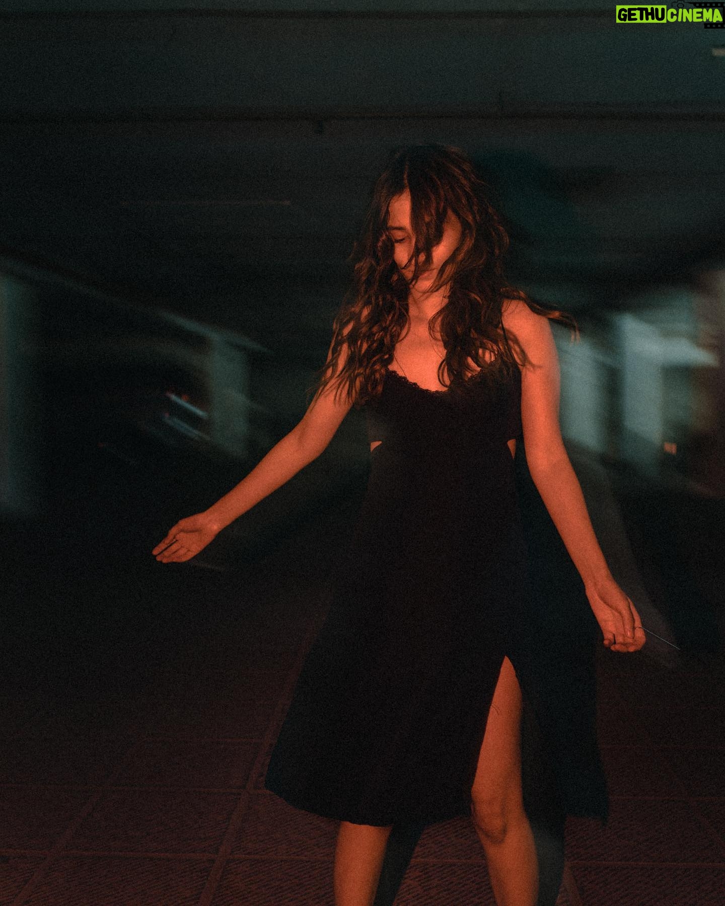 Yashaswini Dayama Instagram - ❤️🔥 . Shot by: @adhyan96 Styled by: @sanooriii Makeup : @makeupbyjanak Hair : @suju_blessed Manager and vibe setter- @sanchitaagnihotri . . #portraits #portraitphotography #parkinggarage #parkinglot #flare #fiery #photography