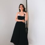 Yashaswini Dayama Instagram - Mustered all my grace for this one ☺️✨ #ajiograziamillennialawards2023 @graziaindia 🖤🤍💚 . . . Shot by @adhyan96 Make up by @makeupbyjanak Assisted by @makeupbyroshan Hair styled by @suju_blessed Wardrobe Styled by @sanoorijain Wearing: @meta_manthan Jewelry by: @anayah_jewellery @spiffypublicrelations . . #oldhollywoodglamour #oldhollywood