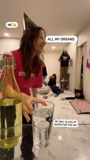 Yashaswini Dayama Instagram - My parents aren’t the only ones disappointed in me. 😶, wbu? 
Guess who’s which organ? 😂
.
.
#aadat #drinkwater #lungs #kidney #liver #brain #dehydration #siblings #cousins #party #staydrunk with water I mean 😇