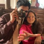 Yashaswini Dayama Instagram - Excuse me @rohangurbaxani , while I pull the knife out of my back 🙂 . . . . #buthesyourbestfriendyaar #bff
