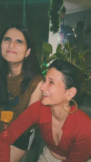 Yashaswini Dayama Instagram - you were separated for 5 mins…. 5 WHOLE MINUTES 
🤳 @sidd_bali 🍑
.
#bff #bffgoals #friendship #twin #rnb