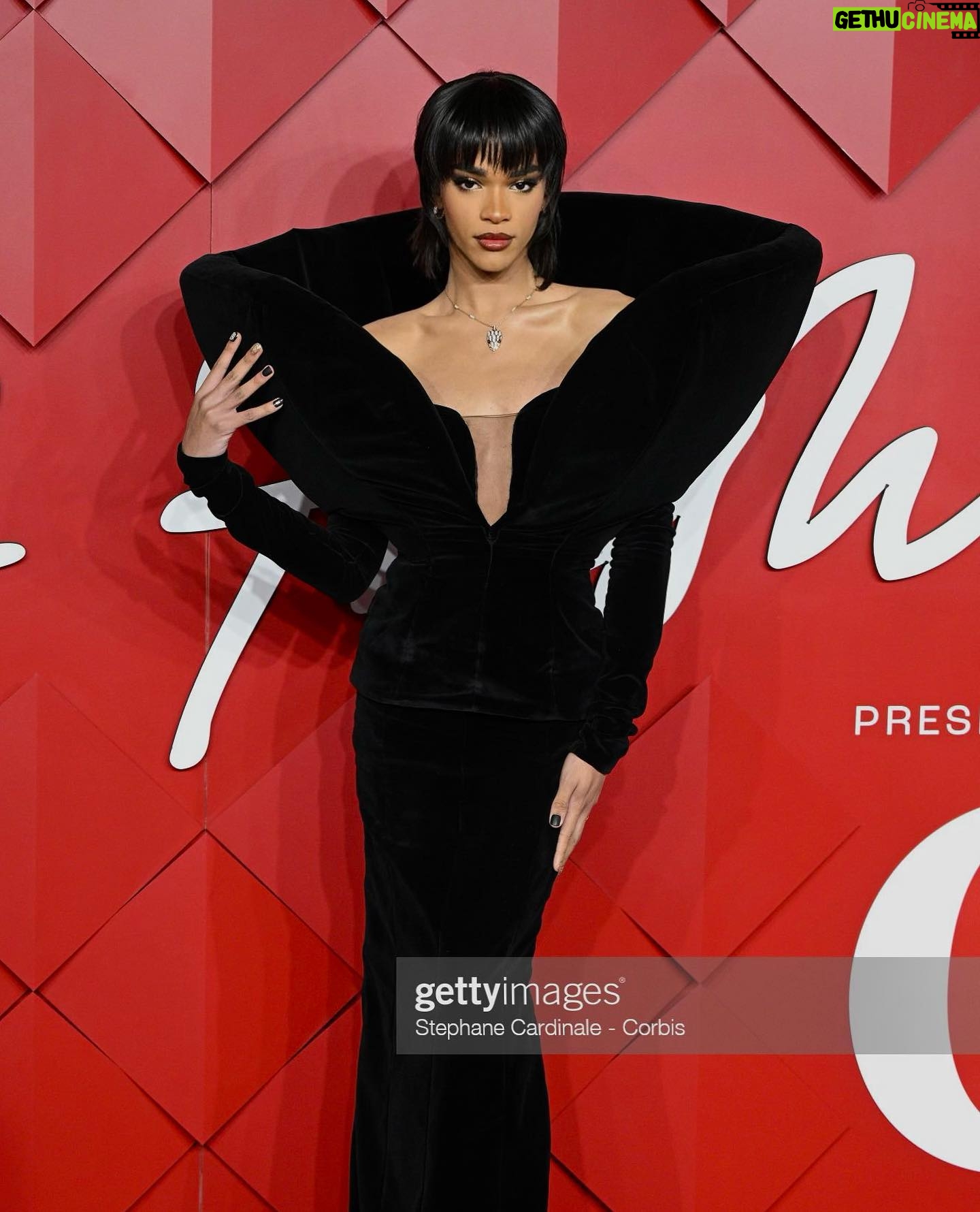 Yasmin Finney Instagram - What An Amazing Evening, I just wanted to say a huge thank you to @harris_reed for being the best date a girl could have ever asked for and for dressing me in your amazing sculptural dress❤️ Thank you to the Fashion Awards for trusting me to give out the independent British designer of the year award, with great power came great responsibility and who else better to do it with other than @burnaboygram & Huge congratulations to @walesbonner ❤️ Lastly thank you to my amazing Team! We really did that😉 Styling: @nellkalonji Hair & Makeup: @issacvpoleon & @batiseol_gomis Makeup: @jmac_mua Until Next Year❤️