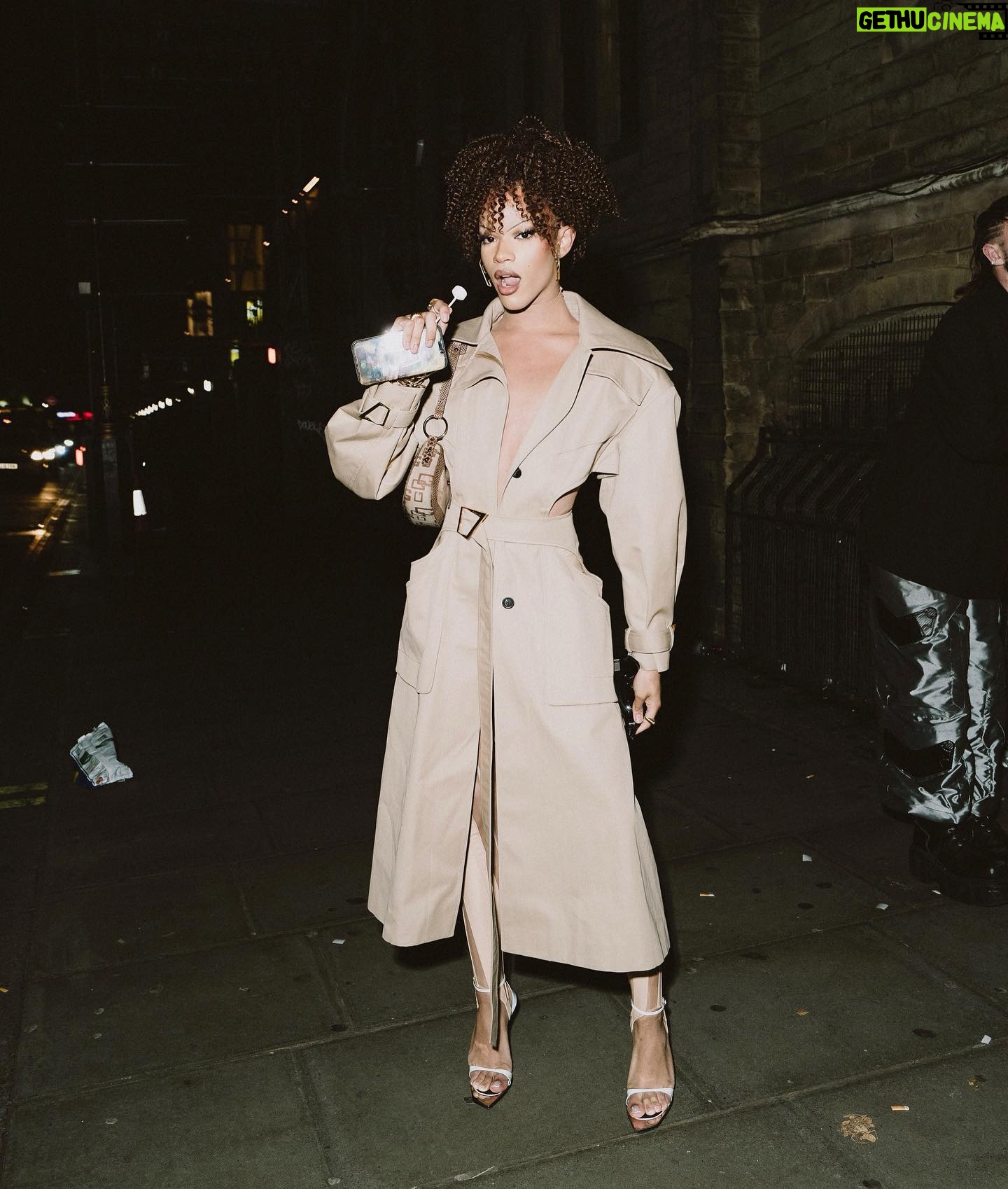 Yasmin Finney Instagram - Sweet Nights w/ @muglerofficial & @theofficialselfridges #ad