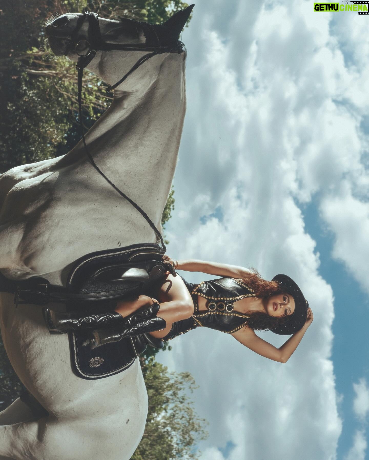 Yassi Pressman Instagram - easy baby, it’s a wild ride out there 🏹🖤 photographer: @andreabeldua creative director: @sefloseo videographer: @sjcea styled by: @cathsobrevega @styledbycath wearing @maison_soriano assisted by @ktlandingin @juzzyjustin production designer: @gingergaddi makeup: @bdelgadomua hair: @kiel.hair lead: @ellatagaca