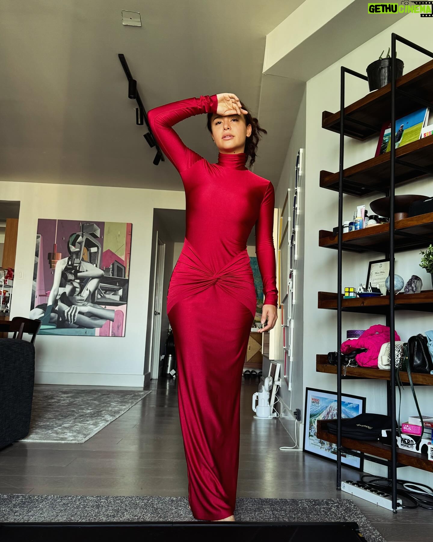 Yassi Pressman Instagram - I refuse to be small, I will try to light up every room I walk in to, I will give the world my love because i am so lucky to be living in and around its beautiful energy. 18 days before my birthday & i’ll always be grateful for another day, another month, another year. 🤍