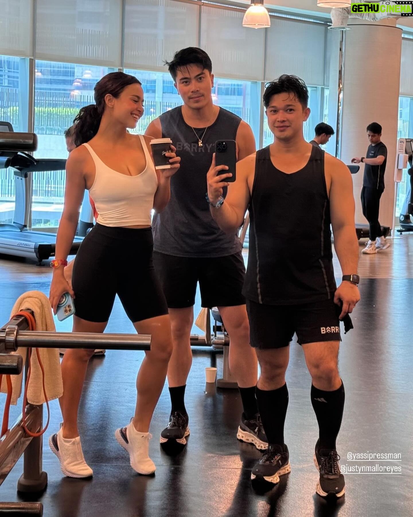 Yassi Pressman Instagram - I refuse to be small, I will try to light up every room I walk in to, I will give the world my love because i am so lucky to be living in and around its beautiful energy. 18 days before my birthday & i’ll always be grateful for another day, another month, another year. 🤍