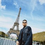 Yedinson Flórez Instagram - Chao París 🥂 ahí te voy Australia 🍻 #perroscriollos 📷 @eldelasfotos