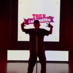 Yedinson Flórez Instagram - #Lokifacético es el show con el que le di la vuelta al mundo 🌍 Gracias a toda la gente que ha hecho parte de esta historia! Déjenme en los comentarios en qué ciudad lo vieron y, sino lo han visto, en qué ciudad lo esperan? 📹 @davidaraujo.tv #Lokillo #humor #comedia