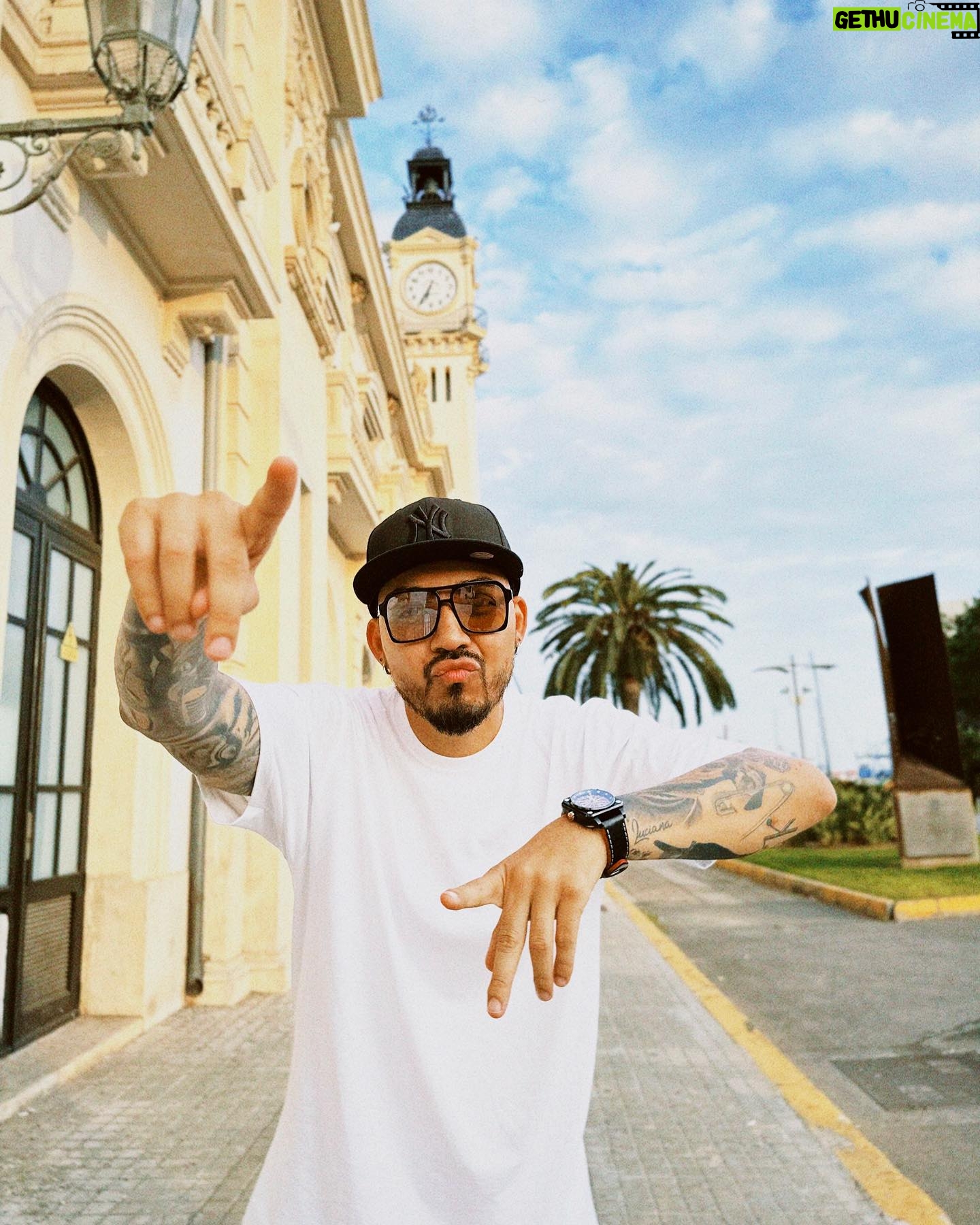 Yedinson Flórez Instagram - Relajaito manín! No soy así de guapo, así me ven los ojos de @eldelasfotos