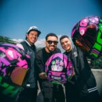 Yedinson Flórez Instagram - Ser parte de la manada es un sentimiento que no para de crecer… hoy les contamos con gran emoción que YA ESTÁN DISPONIBLES los @cascos_ich de Perros Criollos, es una edición limitada para que corran antes de que se agoten, una pieza hermosa de protección para los moteros, y de colección para los que no lo son. Encuéntralos en cualquier tienda de cascos del país 🇨🇴 o en la página inducascos.com ❤️🐶 (si estás en cualquier país de Latinoamérica pídeselo a tu distribuidor de confianza, con la ayuda de Uds los tendremos en 17 países más) @inducascos @cascos_ich y @perros.criollos 🏍️ 🐶 @lokilloflorez | @jpypunto | @eldelasfotos 🎨 @juanchospi 📸 @josephbelair