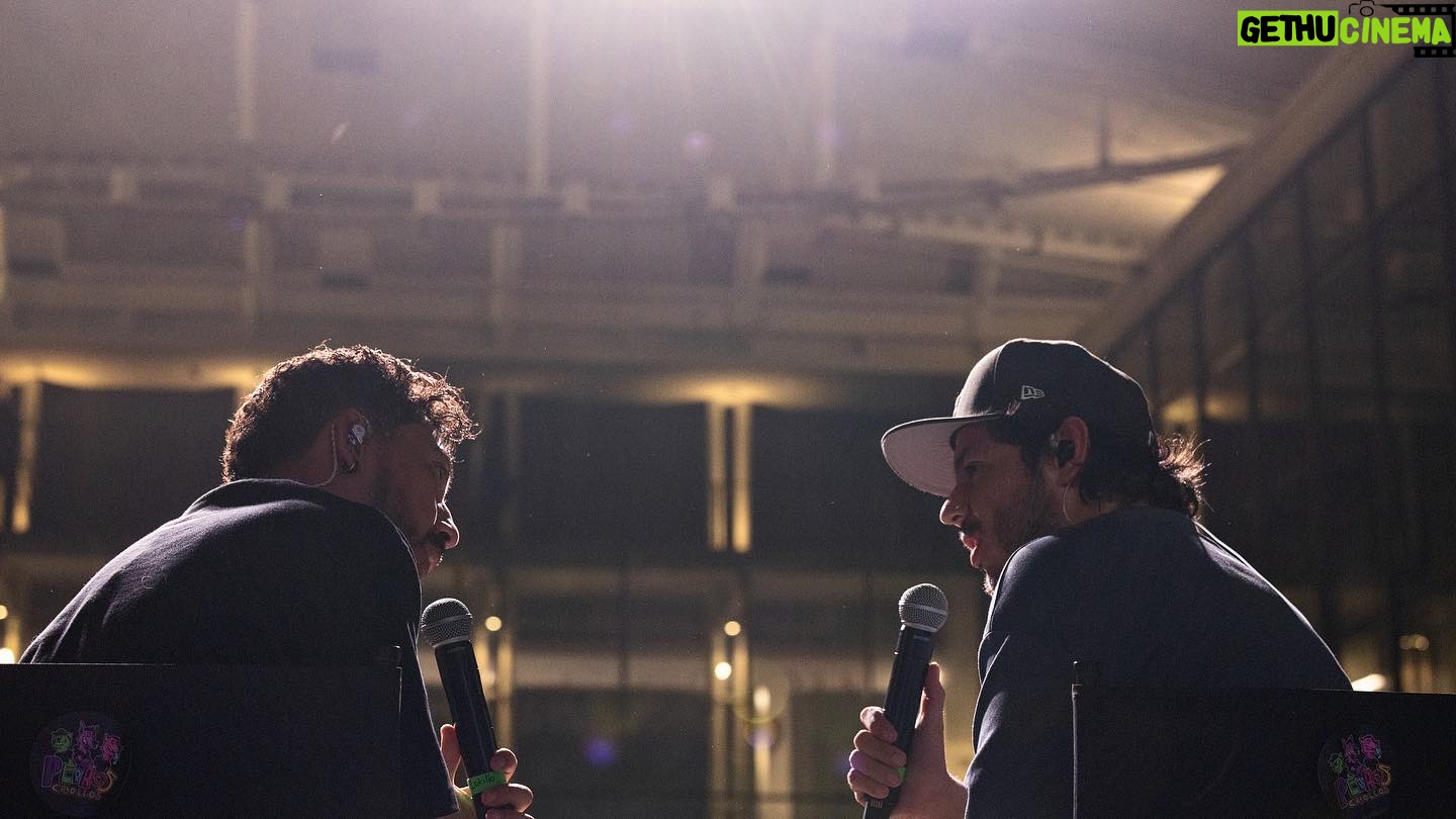 Yedinson Flórez Instagram - La rueda sigue girando, ayer fue Atlanta, y hoy y mañana sigue la casa llena en Boston… Estamos demostrando que la USA está llena de criollos. ♥️🐶 @lokilloflorez | @jpypunto | @eldelasfotos 📷 @jbeltran_rec