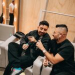 Yedinson Flórez Instagram - Anoche me convertí en REY DE REYES DE LA TROVA en @lanochedelosreyes , y quiero dedicarle este logro a todos los que se identifican con mi trova , con mi improvisación , con mi trabajo incansable para dar a conocer nuestro arte por todo el mundo. Felicitaciones a los cracks @elorejontrovador @leocuervo1 y @jpypunto respectivamente en la final . Sueño cumplido trovar con #LosMarinillos @germancarvajal @saulogarciahumor quienes abrieron el camino . Y #ElGato #Ladrillo . Gracias @astrocol_oficial . 📷 @lopvisual