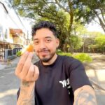 Yedinson Flórez Instagram - Pronto todos podremos dejar de ser buñuelos y convertirnos en champions 😎 Atentos a las redes de @bebidas_hit 👈🏽 #HitBuñuelo #HitBuñueloChampions #BuñueloChampions #Lokillo
