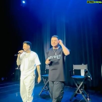 Yedinson Flórez Instagram - Miami 😱 que inolvidable noche! 3.500 personas gritando el GUAU GUAU GUAU hicieron retumbar el Charles F. Dodge center ♥️🐶 @lokilloflorez | @eldelasfotos @jpypunto 📷 @jorgegphotos Gracias a los patrocinadores oficiales de la primera gira internacional Perros Criollos @nequi_ y @ticketlandtravel