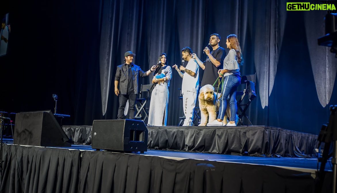 Yedinson Flórez Instagram - Miami 😱 que inolvidable noche! 3.500 personas gritando el GUAU GUAU GUAU hicieron retumbar el Charles F. Dodge center ♥️🐶 @lokilloflorez | @eldelasfotos @jpypunto 📷 @jorgegphotos Gracias a los patrocinadores oficiales de la primera gira internacional Perros Criollos @nequi_ y @ticketlandtravel