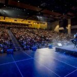 Yedinson Flórez Instagram - Miami 😱 que inolvidable noche! 3.500 personas gritando el GUAU GUAU GUAU hicieron retumbar el Charles F. Dodge center ♥️🐶 @lokilloflorez | @eldelasfotos @jpypunto 📷 @jorgegphotos Gracias a los patrocinadores oficiales de la primera gira internacional Perros Criollos @nequi_ y @ticketlandtravel