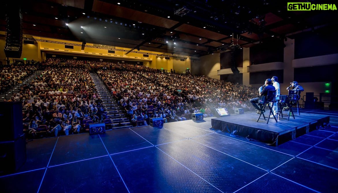 Yedinson Flórez Instagram - Miami 😱 que inolvidable noche! 3.500 personas gritando el GUAU GUAU GUAU hicieron retumbar el Charles F. Dodge center ♥️🐶 @lokilloflorez | @eldelasfotos @jpypunto 📷 @jorgegphotos Gracias a los patrocinadores oficiales de la primera gira internacional Perros Criollos @nequi_ y @ticketlandtravel